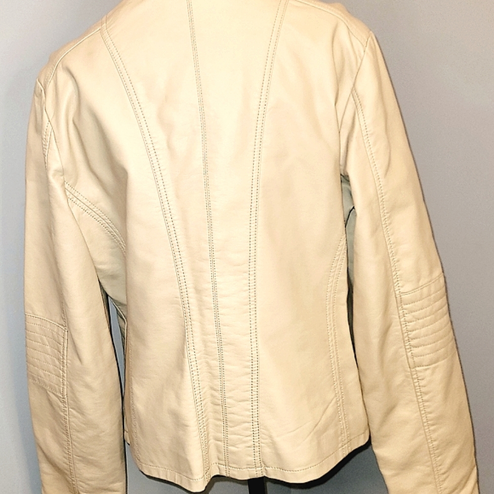 Guess Lightweight Fall Jacket - image 5